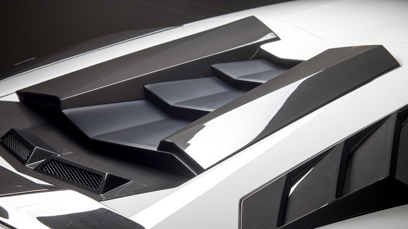 Photo of Novitec Roof-air-scoop (not for Roadster) for the Lamborghini Aventador Ultimae - Image 2